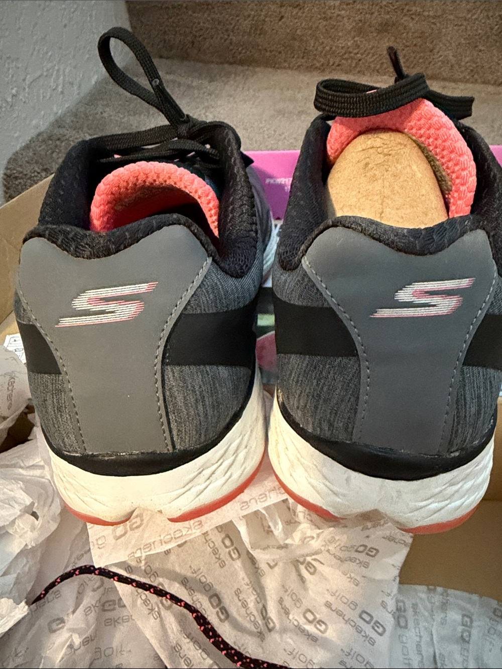 New Skechers Women’s Golf Shoe — Charcoal with Coral Accents - Picture 4 of 4
